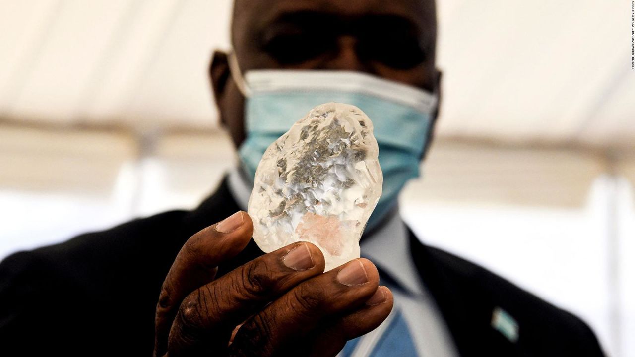 CNNE 1028761 - hallan enorme diamante de 1-174 quilates en botswana