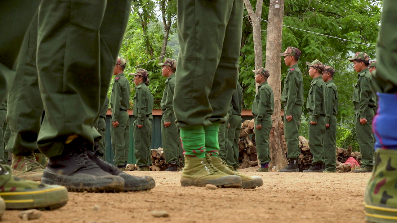 CNNE 1029438 - entre la selva, una base rebelde se levanta en myanmar