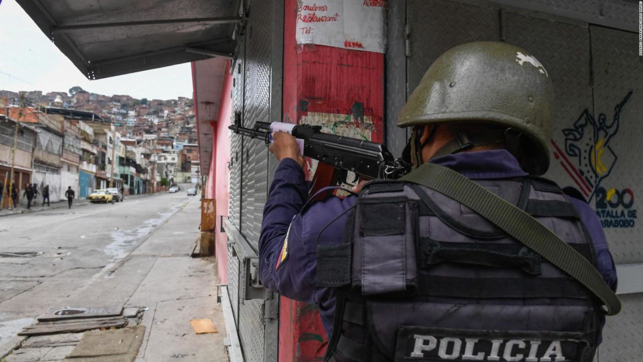 CNNE 1029818 - 26 muertos en caracas tras enfrentamientos violentos