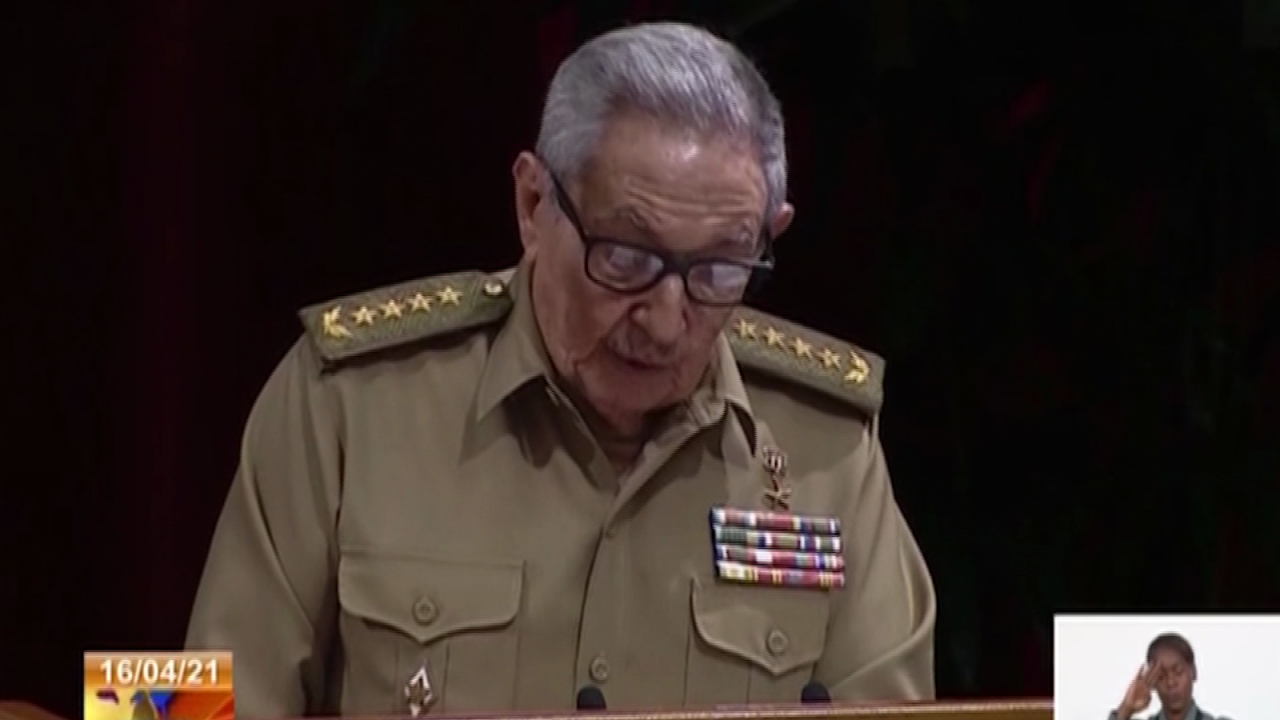 CNNE 1031102 - raul castro asiste a reunion del partido comunista