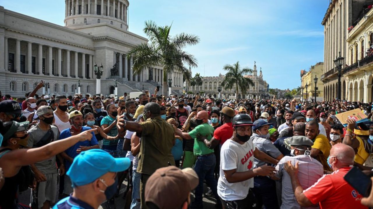 People take part in a demonstration against the government of Cuban President Miguel Diaz-Canel in Havana, on July 11, 2021. - Thousands of Cubans took part in rare protests Sunday against the communist government, marching through a town chanting "Down with the dictatorship" and "We want liberty." (Photo by YAMIL LAGE / AFP)