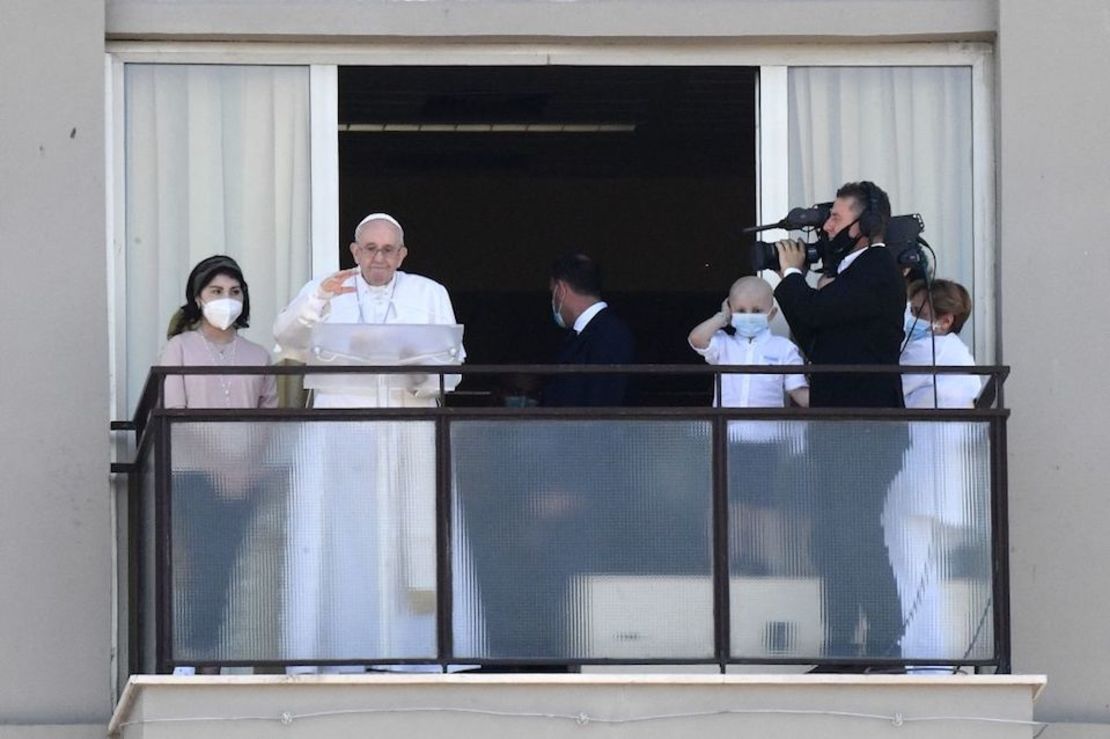 CNNE 1031455 - italy-vatican-pope-angelus-prayer