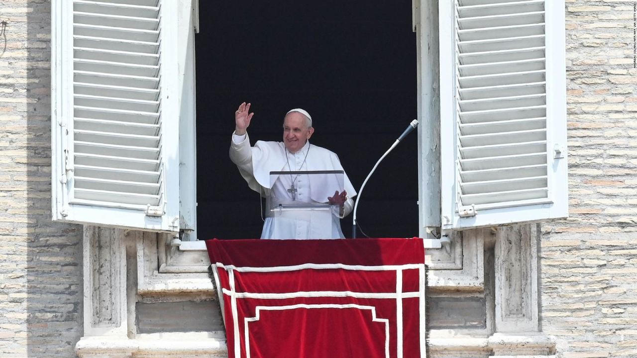 CNNE 1031492 - el papa deja el hospital tras recibir el alta