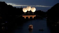 CNNE 1031692 - conoce el puente flotante creado en honor a miguel angel