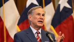 CNNE 1032673 - greg abbott quiere ser un dictador, dice representante