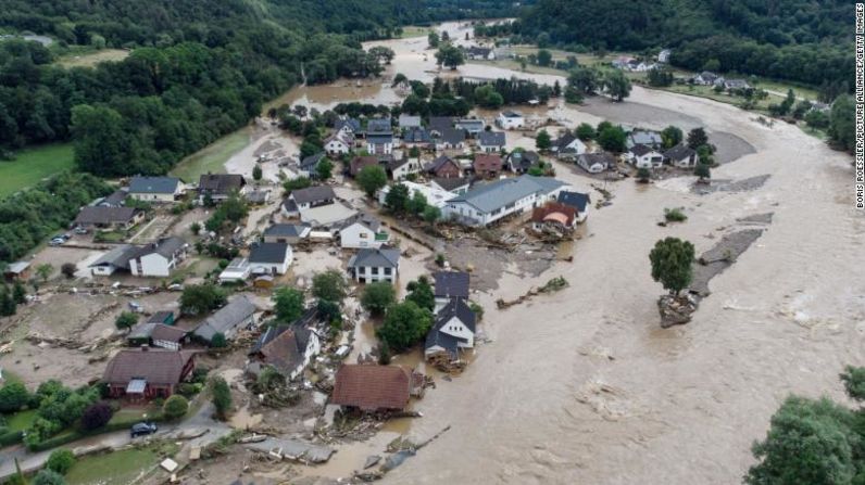 Casas resultaron dañadas por las inundaciones en Insul, Alemania, el jueves 15 de julio. El río Ahr se desbordó la noche anterior.