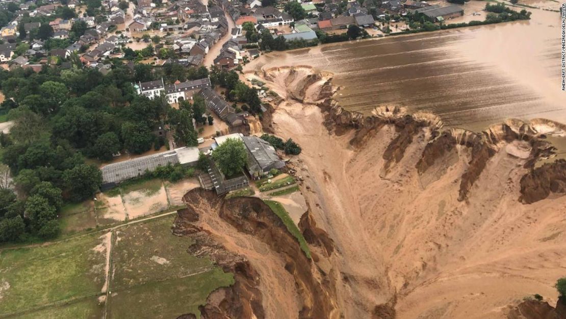 Una vista aérea del alud en Erftstadt, en el estado alemán de Renania del Norte-Westfalia, el viernes.