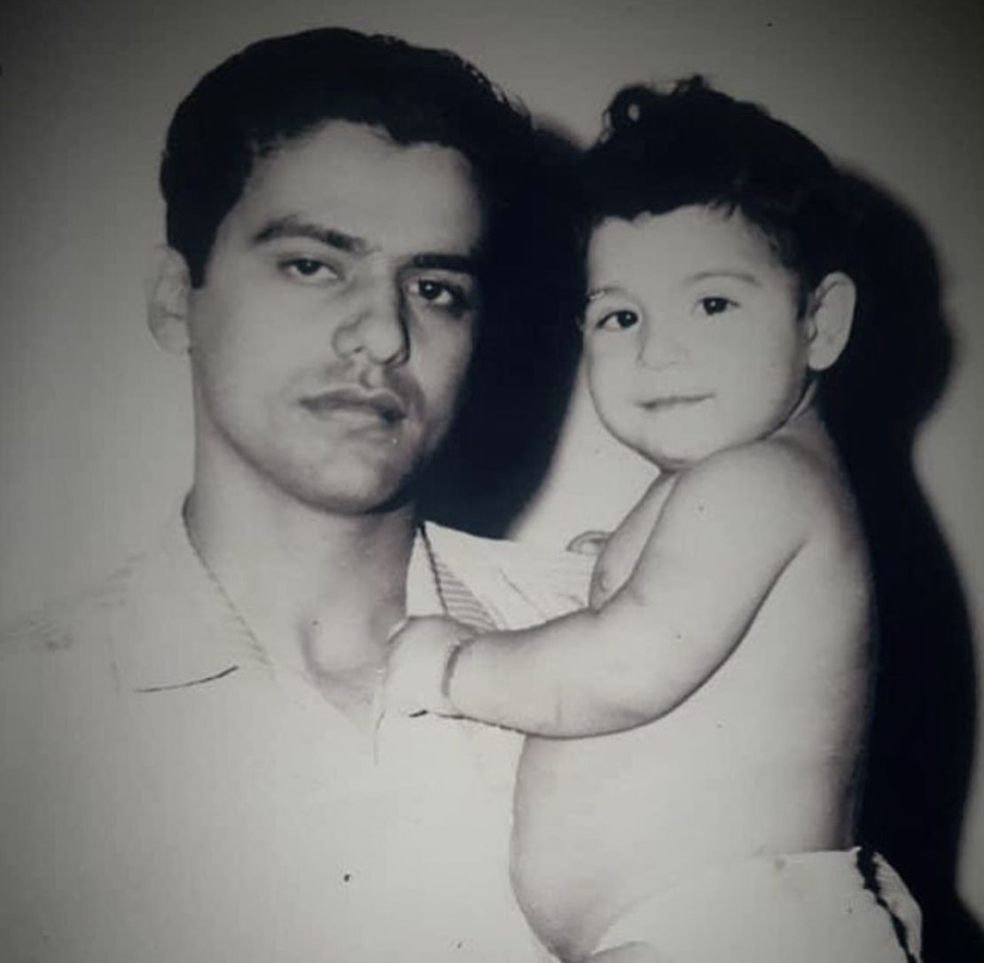 Mi papá con mi hermano Jorge.