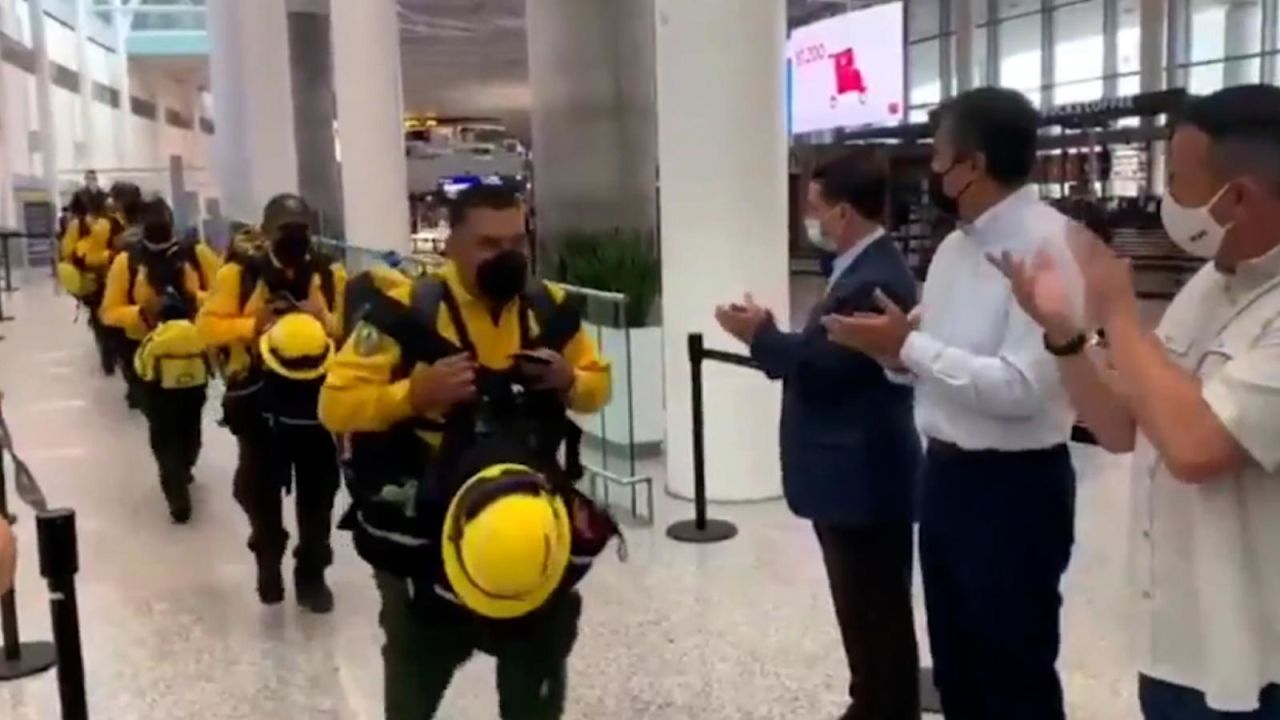 CNNE 1035220 - mexicanos lucharan para extinguir incendios en canada