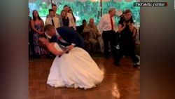 CNNE 1035420 - se disloco la rodilla bailando con su esposo en la boda