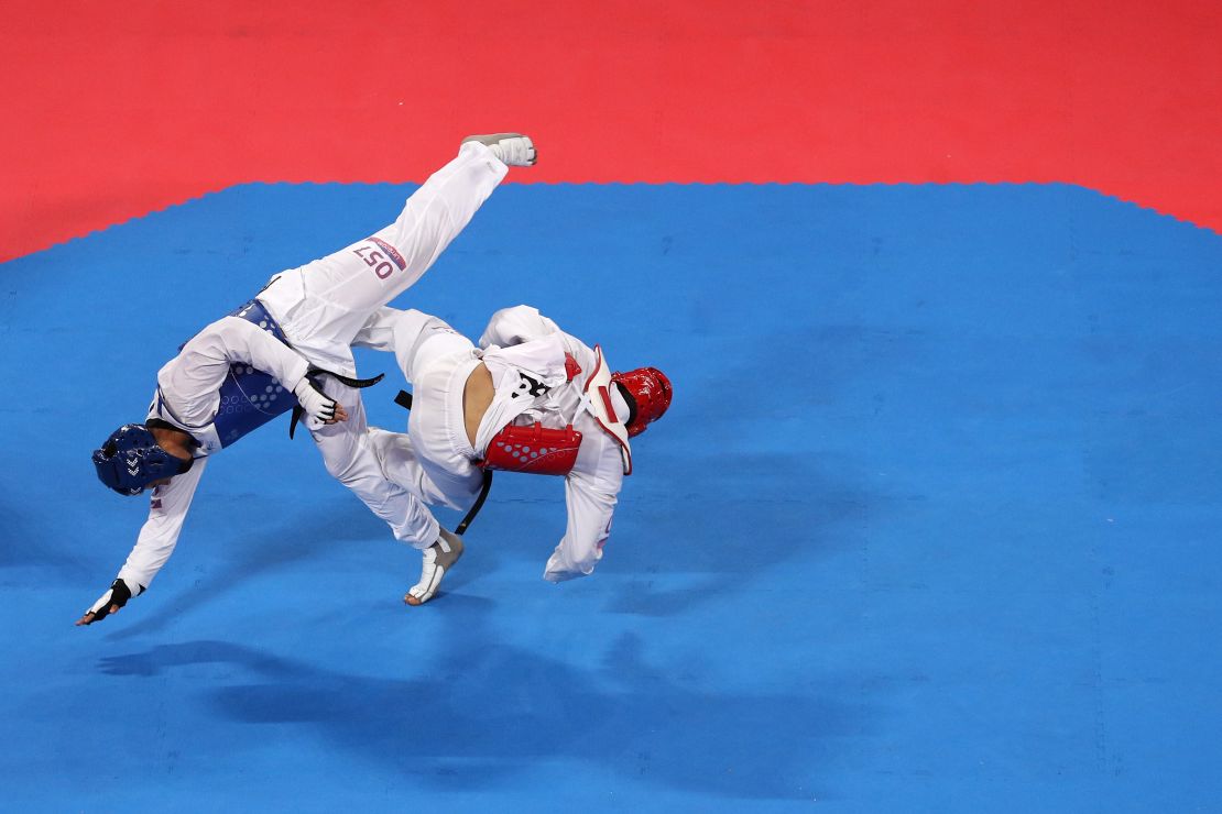 Carlos Adrián Sansores Acevedo (a la izquierda) ganó una medalla en el Campeonato Mundial de Taekwondo de 2019, y dos medallas en el Campeonato Panamericano de Taekwondo en 2018 y 2021.