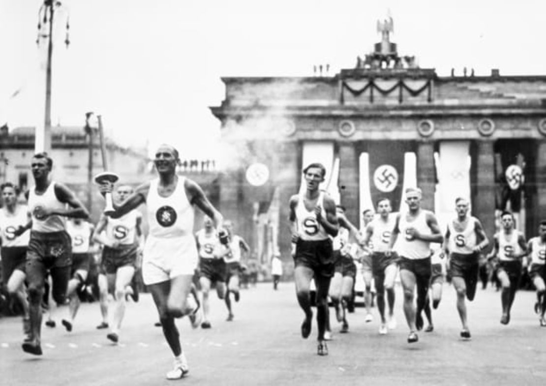 El primer relevo de la antorcha se llevó a cabo en Berlín en 1936 bajo el dominio nazi. Crédito: Allsport / Hulton Archive / Getty Images