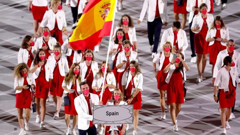 La delegación de España en el Estadio Olímpico el 23 de julio de 2021 en Tokio, Japón.