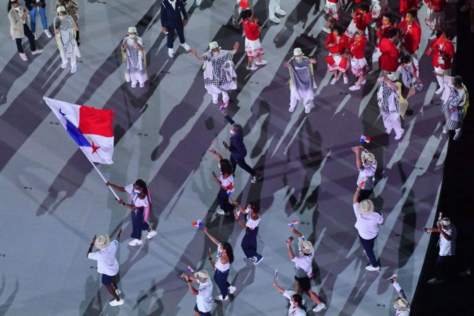 La delegación de Panamá ingresando al Estadio Olímpico.