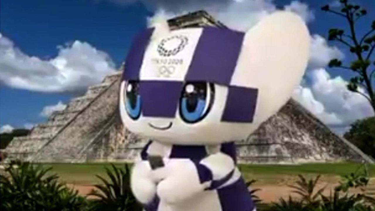 CNNE 1037439 - la mascota olimpica miraitowa visita chichen itza