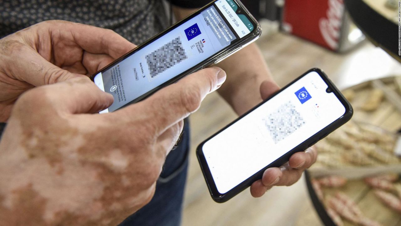 CNNE 1038133 - francia aprueba pase de salud obligatorio por covid-19