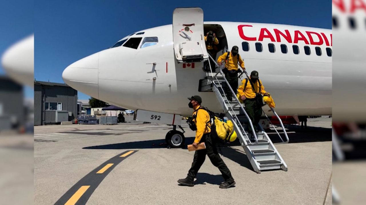 CNNE 1038246 - bomberos de mexico combaten incendios en canada