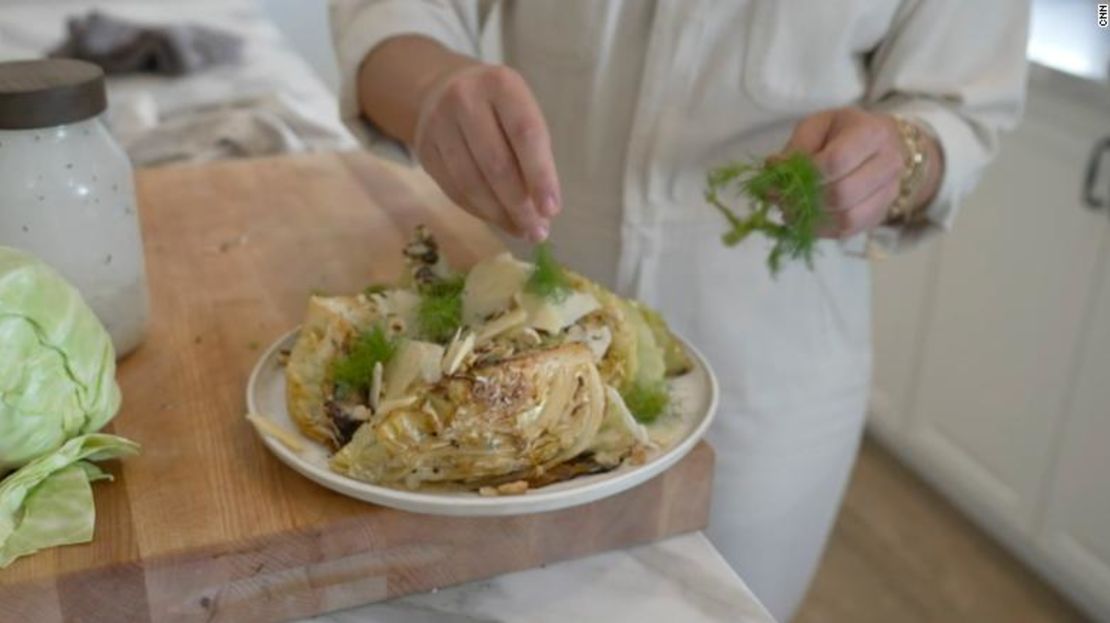 Marcus usa partes del hinojo en la ensalada, una idea que, según dijo, le dio un empleado de un restaurante.