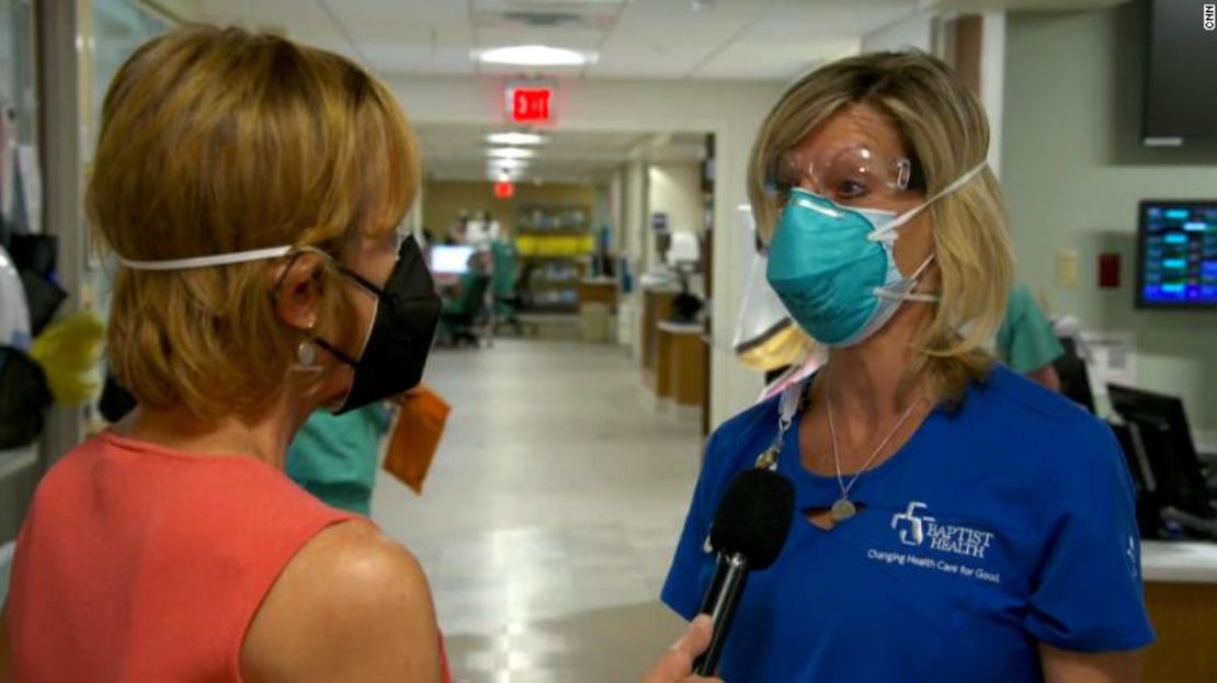 La directora de enfermería Tammy Daniel habla con CNN en el Baptist Medical Center de Jacksonville en Florida.