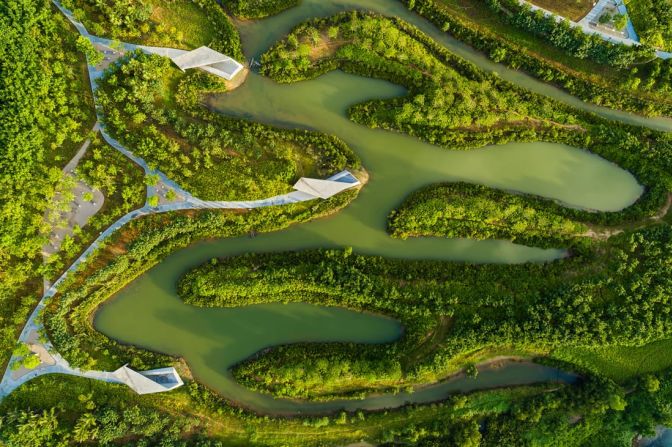 Restaurado por el estudio de arquitectura Turenscape, este parque de Sanya, China fue nominado en una de las dos categorías de paisaje de los premios.