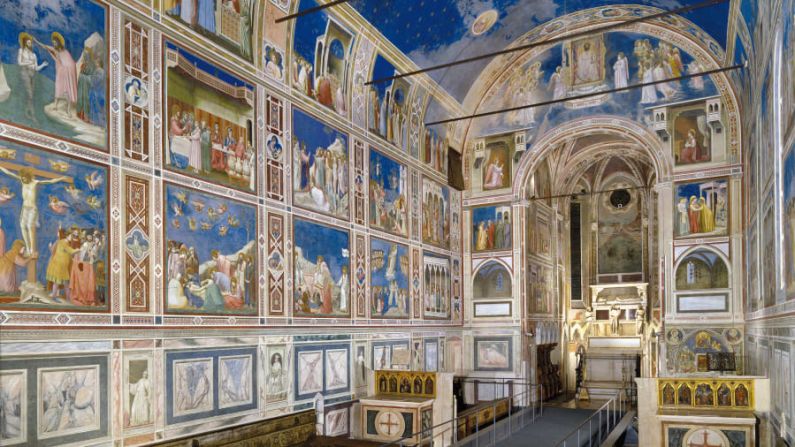 Series de frescos del siglo XIV en Padua, Italia: Este sitio comprende ocho edificios, incluida la Capilla Scrovegni, en la foto, que alberga impresionantes frescos.