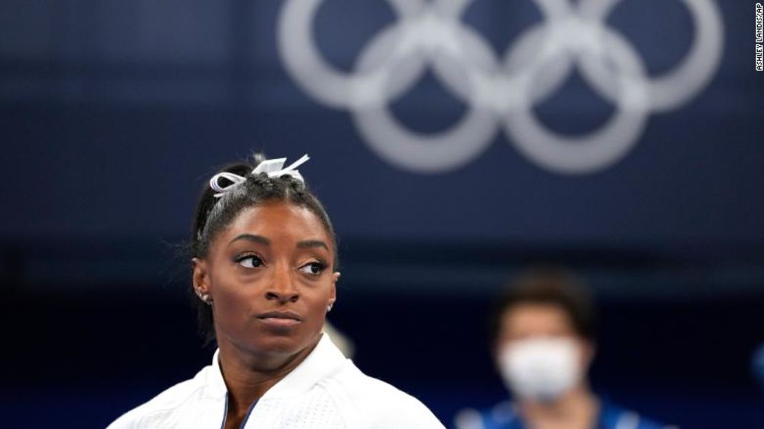 Simone Biles era una de las favoritas para llevarse a casa el oro en el all-around. Ella todavía puede tener la oportunidad de competir en otros eventos individuales, pero dijo el martes que iba a tomar el resto de los Juegos Olímpicos "un día a la vez".