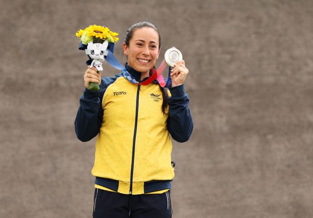 Mariana Pajón lo ha hecho una vez más, ha vuelto a subir al Olimpo de la gloria deportiva ganando la medalla de plata de BMX Femenino.