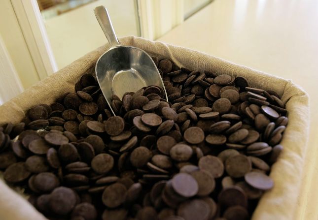 Los efectos del chocolate negro en la visión también son positivos. Estudios preliminares realizados por la University of the Incarnate Word y publicados en la revista JAMA Ophtalmology, en 2018, mostraron que las personas que consumieron este tipo de chocolate mejoraron su visión.