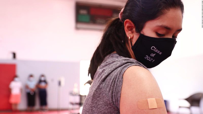 ¿se pierde el efecto de la vacuna si me contagio de covid-19? El dr. Huerta responde las preguntas de la gente | cnn