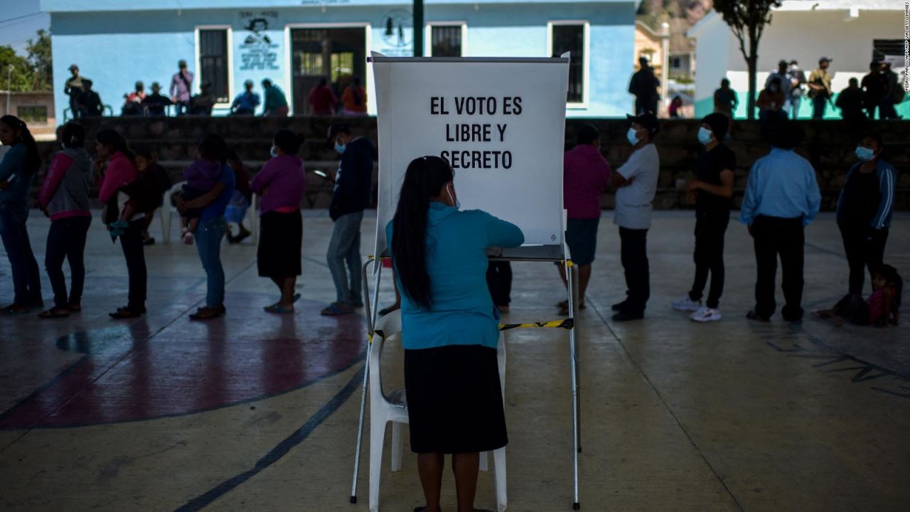 CNNE 1041796 - mexico- primeros resultados de consulta de pasado politico