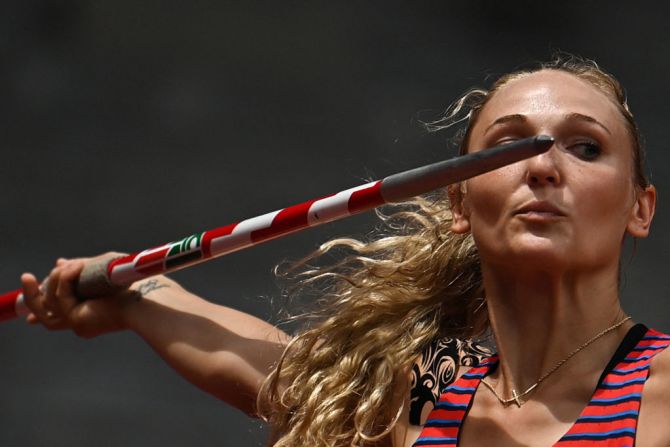 La estadounidense Maggie Malone compite en lanzamiento de jabalina en los Juegos Olímpicos de Tokio.