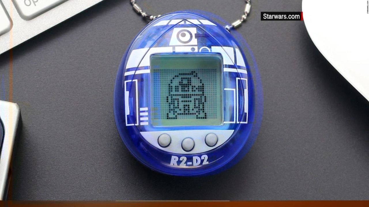 CNNE 1043098 - regresa el tamagotchi con un toque de "star wars"