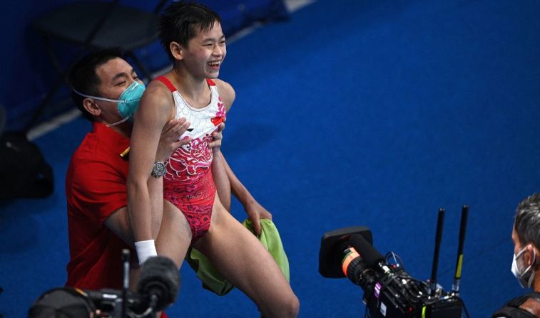 La adolescente china Quan Hongchan logró doble calificación perfecta en la final en plataforma de 10 metros en los Juegos Olímpicos de Tokio.