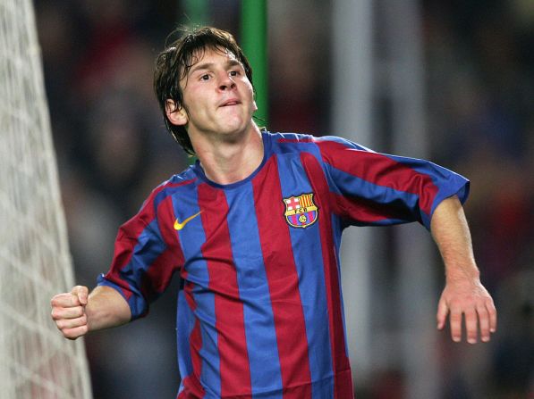Messi hizo su debut (en un partido amistoso) en el FC Barcelona en noviembre de 2003. Esta imagen es de un partido contra el Panathinaikos durante la Champions League, el 2 de noviembre de 2005. Mira en esta galería algunas de las mejores imágenes de su carrera en el Barcelona.  →