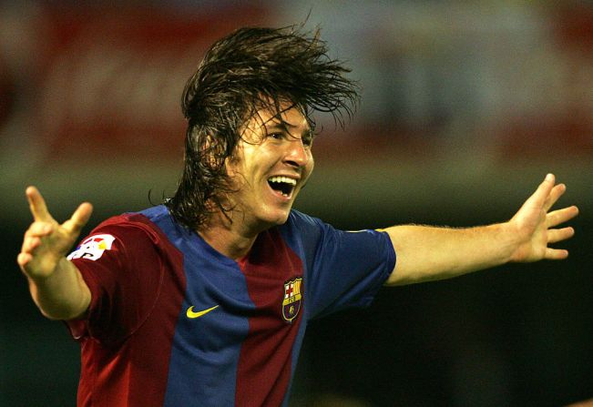 Messi celebra un gol contra el Celta Vigo durante un partido de la Liga Española en agosto de 2006.