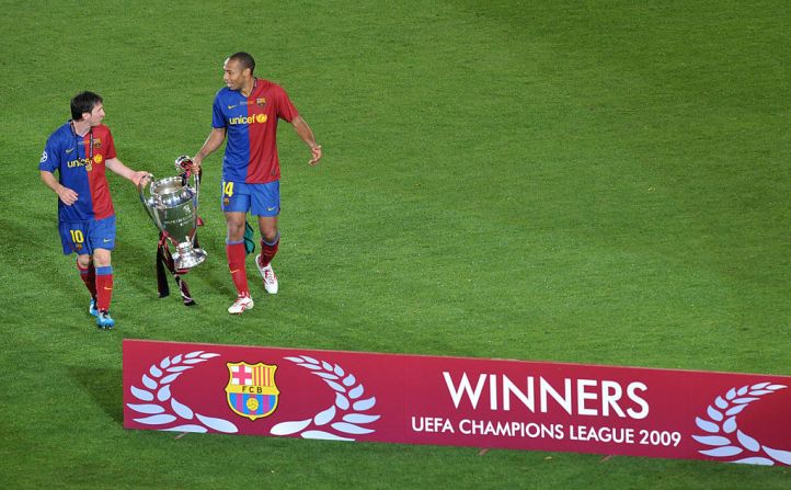 Messi y Henry con el trofeo de la Champions League en 2009.