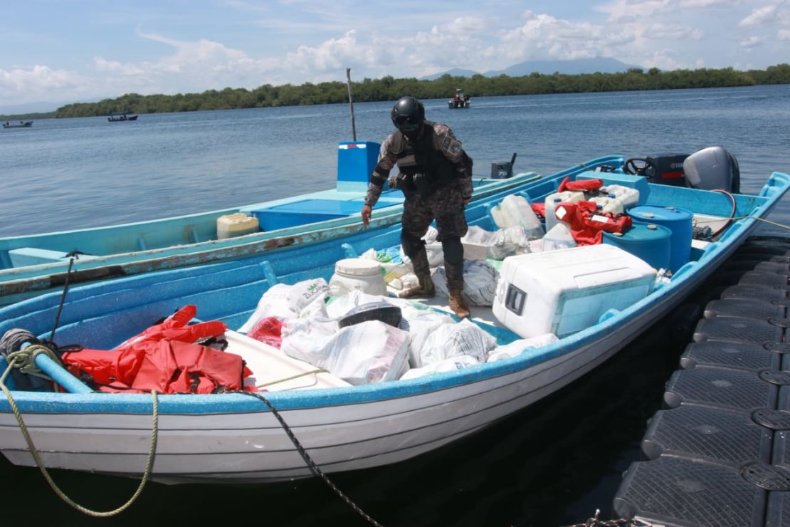 Funcionarios de El Salvador incautaron la cocaían en aguas internacionales