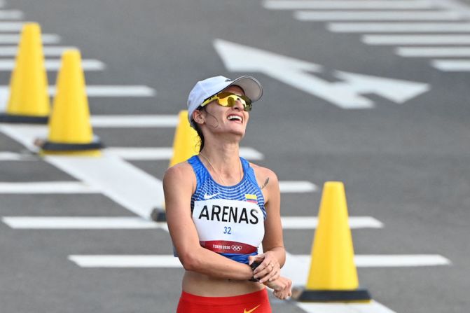 Sandra Arenas de Colombia ganó la medalla de plata en los 20 kilómetros marcha.