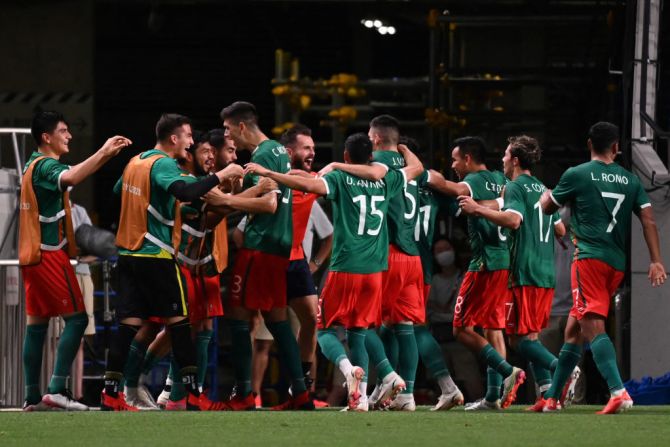 México ganó la medalla de bronce en fútbol masculino tras vencer a Japón. (Foto: JONATHAN NACKSTRAND / AFP a través de Getty Images).