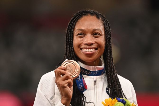 La estadounidense Allyson Felix obtiene la décima medalla olímpica.