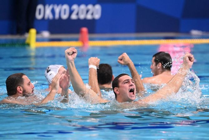 Grecia sorprende y clasifica a su primera final de waterpolo.