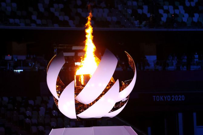 El pebetero del fuego olímpico durante la ceremonia de clausura de los Juegos de Tokio 2020 en el Estadio Olímpico el 08 de agosto de 2021 en Tokio, Japón.
