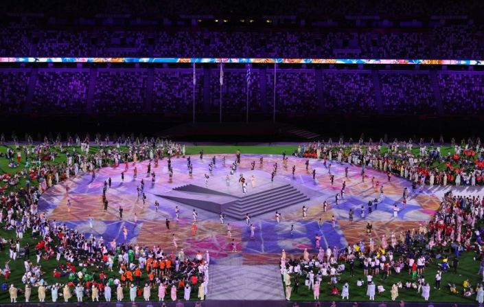 Actuación de bailarines y cantantes durante la ceremonia de clausura de los Juegos Olímpicos de Tokio 2020, el 8 de agosto de 2021 en el Estadio Olímpico de Tokio.