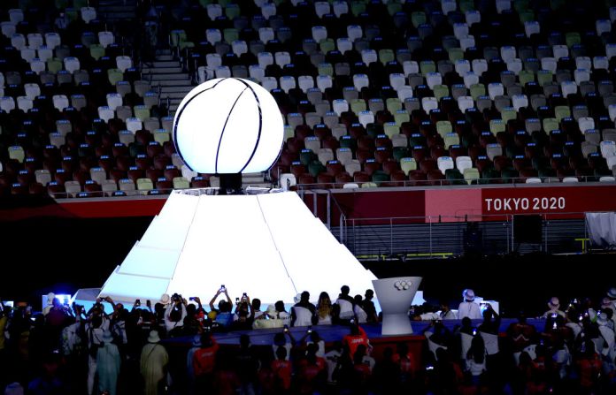 Se apaga completamente el fuego de los Juegos Olímpicos de Tokio 2020, el 8 de agosto de 2021.