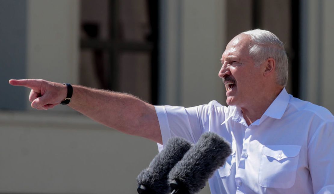 El presidente de Belarús, Alexander Lukashenko,  en un discurso tras ganar las controversiales elecciones en 2020.