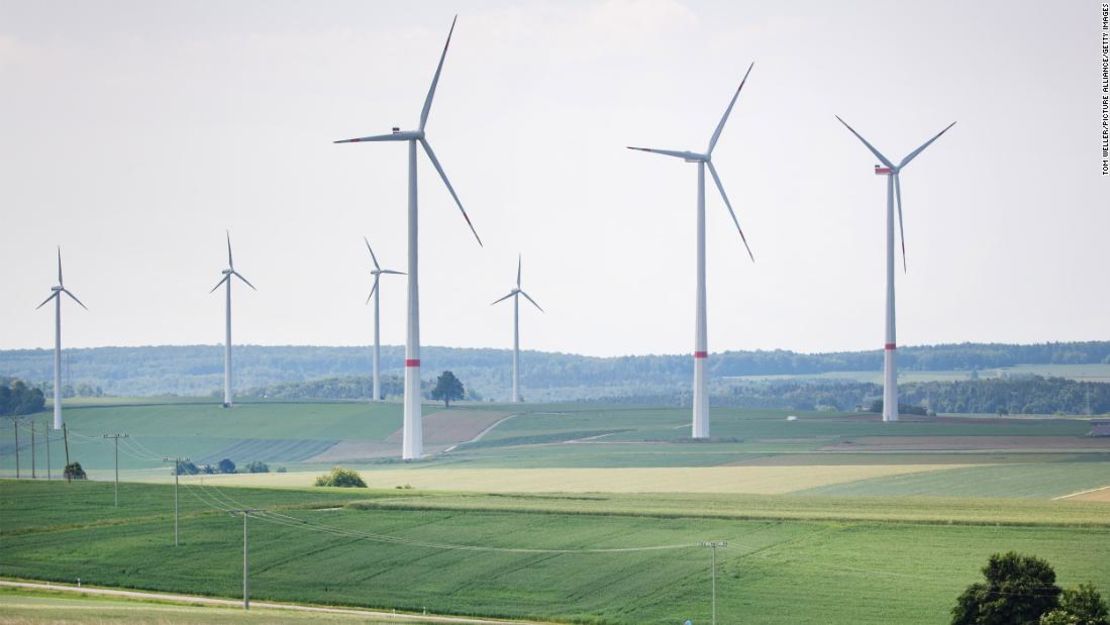 Molinos de viento en Lauterstein, Alemania. Reemplazar la energía generada por carbón con energías renovables será un tema clave en la COP26 en Glasgow este año.