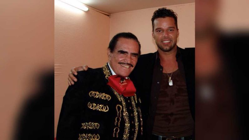 Una foto con uno de los artistas latinos más condecorados: Ricky Martin.