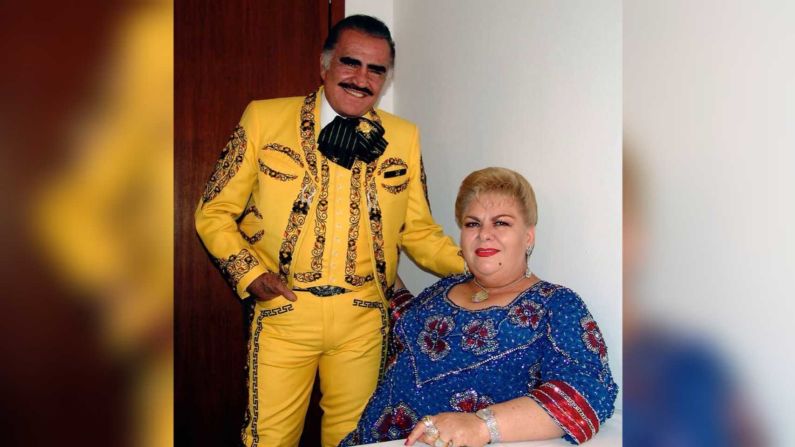 Dos grandes exponentes de la música mexicana: Vicente Fernández y Paquita la del Barrio.