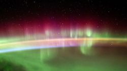 CNNE 1047083 - asi se ve la aurora austral desde el espacio