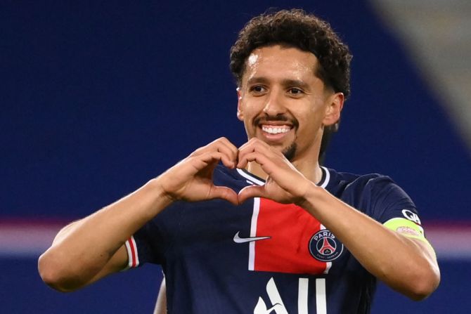 El jugador brasileño Marquinhos juega actualmente en el PSG, club al que llegó en 2013. Ahora es capitán del conjunto francés.